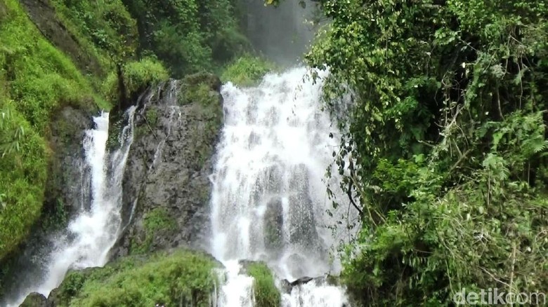 Curug Gunung Putri di Purworejo (Rinto Heksantoro/detikTravel) Curug Gunung Putri di Purworejo (Rinto Heksantoro/detikTravel)