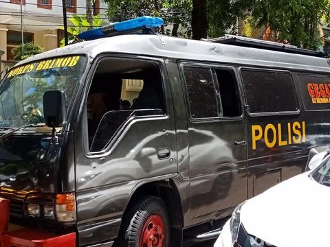 Tim Gegana Polda Metro Jaya mendatangi rumah dinas Duta Besar Myanmar untuk Indonesia, Kamis (4/1/2017)