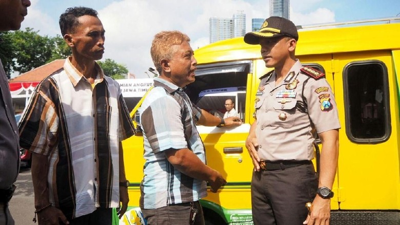 Taksi Online yang Langgar Aturan di Surabaya akan Ditindak Taksi Online yang Langgar Aturan di Surabaya akan Ditindak