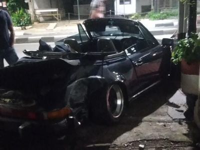 Penampakan Pagar Kelurahan Pulo yang Rusak Ditabrak Mobil Sport