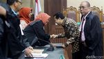 Eksepsi Ditolak, Novanto Salami Jaksa KPK Sambil Tertawa