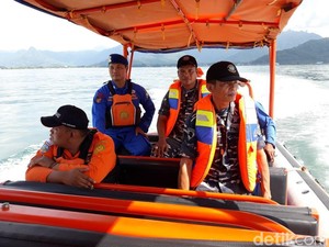 Seorang Pemancing Hilang Terhempas Ombak di Laut Selatan
