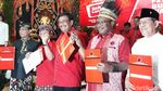 Diusung Jadi Cagub Sumut, Djarot Cium Tangan Megawati