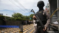 Tim kemudian melakukan surveillance di Pelabuhan Bakauheni, Lampung, pada 31 Desember 2017. Sesampai di Pelabuhan Bakauheni, Lampung, anggota tim melihat sebuah mobil truk melintas dan kemudian memberhentikan truk tersebut.