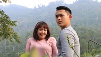 Ini pose mereka ketika liburan. Foto: Instagram/elysugigi_real
