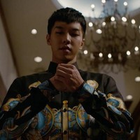 Kera Sakti zaman now yang tampan, pakaiannya pun kemeja hitam dengan motif bernuansa Victorian yang stylish. Foto: Istimewa