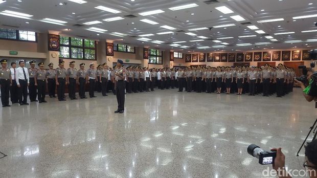 Kapolri Naikan Pangkat 79 Perwira Menengah