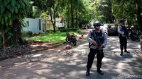 Tim gegana berjaga di rumah Dubes Myanmar dan mengecek paket mencurigakan.
