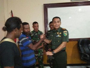 TNI: Seorang Mantan Simpatisan OPM di Yapen Utara Serahkan Senjata