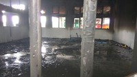 Kerusuhan mulai terjadi sekitar pukul 11.30 WIB tadi. Ruangan depan LP hangus terbakar.