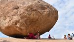 Foto: Batu Melawan Gravitasi di India