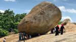 Foto: Batu Melawan Gravitasi di India