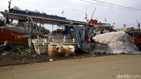 Puncaknya pada Surat Edaran Dirjen Perikanan Tangkap No. B.743/DJPT/PI.220/VII/2017 tentang Pendampingan Peralihan Alat Penangkap Ikan Pukat Tarik dan Pukat Hela di WPPNRI. Pelonggaran ketiga yang berlangsung hingga akahir Desember 2017 ini menjadi surat edaran terakhir yang memberikan pelonggaran terhadap penggunaan alat tangkap cantrang.
