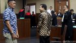 Eksepsi Ditolak, Novanto Salami Jaksa KPK Sambil Tertawa
