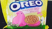 Tidak ada marshmallow dalam krim Peeps Oreo ini. Tapi memang ada kristal gula klasik yang melapisi bagian luar Peeps. Menghadirkan sedikit tekstur berpasir pada setiap gigitan Oreo dengan rasa tak terlalu manis. Foto: Istimewa