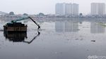 Waduk Pluit Dikeruk