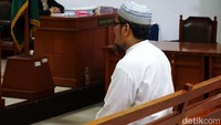 Jonru mengaku belum menunjuk tim kuasa hukum dalam persidangan ini. Jonru juga mengatakan surat dakwaan baru diberikan pagi tadi.
