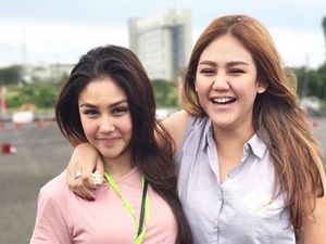 Tangisan Bangga Sissy Priscillia untuk Vanesha