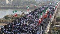 Massa pro pemerintah Iran saat menggelar demonstrasi tandingan. Tasnim News Agency/Handout via REUTERS.