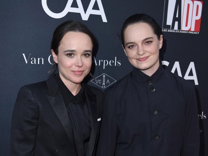 97899088 LOS ANGELES, CA - OCTOBER 07: Actress Ellen Page and dancer Emma Portner attend the 2017 Los Angeles Dance Project Gala on October 7, 2017 in Los Angeles, California. (Photo by Vivien Killilea/Getty Images for L.A. Dance Project)