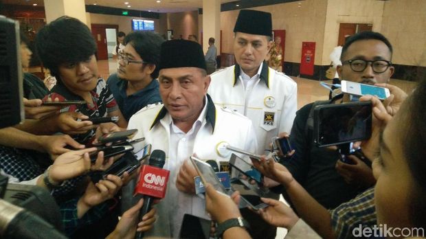Edy Rahmayadi berseragam PKS / 