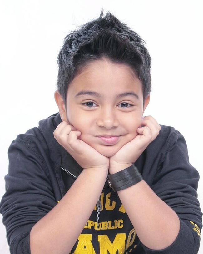 Artis tampan bernama Muhammad Arfiza Shahab ini lebih dikenal masyarakat luas dengan nama Umay Shahab. Foto: instagram