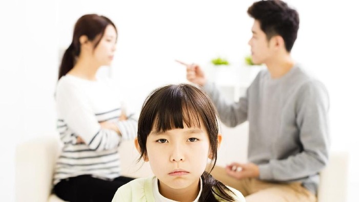 Ilustrasi orangtua bertengkar di depan anak. Foto: Thinkstock Ilustrasi orangtua bertengkar di depan anak. Foto: Thinkstock