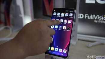 Ponsel LG: LG memutuskan keluar dari bisnis smartphone tahun lalu. Walaupun produknya bagus, persaingan ketat baik harga maupun kualitas membuat mereka tak mampu bertahan. Foto: Agung Pambudhy