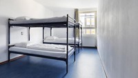 Sama seperti hotel pada umumnya, hotel ini menerima pengunjung dan melayani para tamunya. (Booking.com/Hans Brinker Budget Hostel)