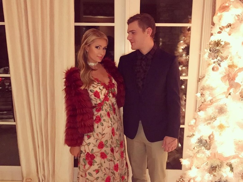 Duh! Cincin Tunangan Rp 27 M Paris Hilton Nyaris Hilang di Kelab Malam Duh! Cincin Tunangan Rp 27 M Paris Hilton Nyaris Hilang di Kelab Malam