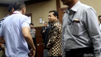 Novanto mengaku akan tertib dalam menjalani persidangan selanjutnya. Hakim sebelumnya mengatakan bila persidangan bakal digelar 2 kali dalam seminggu yaitu Senin dan Kamis.