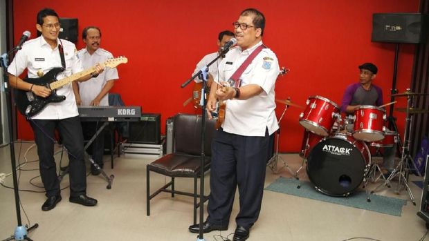 Ngeband Bareng Pejabat Pemprov DKI, Sandiaga: Mungkin Bisa Perform