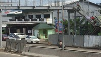 Alfian manambahkan alasan pembanguan JPO ini manjawab kebutuhan warga yang sulit mengakses menuju MCM  ketika sulit menyeberang. Selain itu juga mempercantik Kota Ambon.