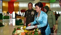 Foto terkini Bella Saphira dengan sang suami. Foto: Bella Saphira dan Mayjen Agus (Ibnu Munsir)