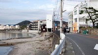 Rumah ini dibangun di atas piloti atau sebuah tanggul penahan banjir yang berada tepat di garis pantai. Istimewa/Broadsheet.
