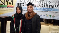 Opick pun jarang kembali tampil bersama sang istri, Dian. Pool/Noel/detikFoto.