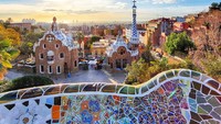 Park Guell, Spanyol. Terinspirasi oleh bentuk alam, taman ini memiliki rumah kue berwarna-warni dan air mancur dengan suasana semarak akan menyapa pengunjung Taman Guell Antoni Gaudi. Lokasinya ada di Gracia, Barcelona, Catalonia, Spanyol (Dok. Thinkstock)