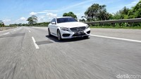 detikOto menjajal sedan tersebut di jalan Tol Cikupa-Tangerang-Merak.