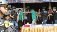 Dalam kasus ini, polisi mengamankan sejumlah tersangka.