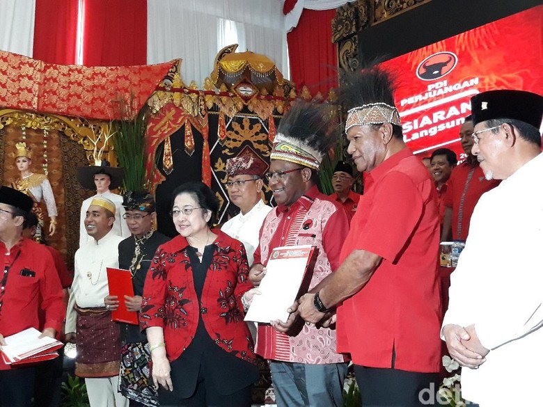 Pilgub Papua 2018, PDIP Usung John Wempi-Melkias Suwae Pilgub Papua 2018, PDIP Usung John Wempi-Melkias Suwae