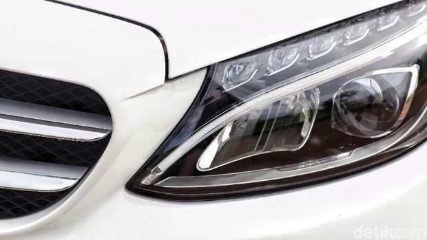 Lampu Mercedes-Benz C200 AMG Line