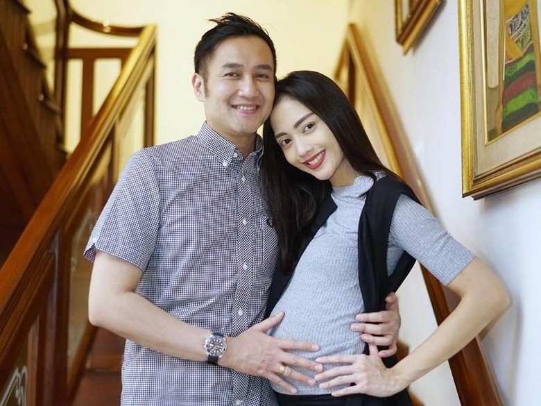 Selamat! Ririn Dwi Ariyanti Hamil Anak Ketiga Selamat! Ririn Dwi Ariyanti Hamil Anak Ketiga