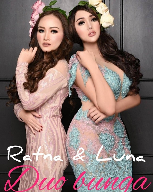 Lucinta Luna sendiri mengawali kariernya sebagai anggota Duo Bunga. Saat itu Lucinta berpasangan dengan Ratna Pandita. Walaupun pada akhirnya Duo Bunga itu akhirnya bubar. Foto: Dok. Instagram/lucintaluna