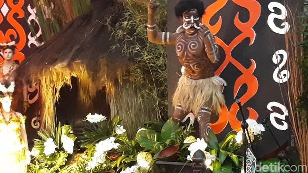 Patung suku Asmat di kantor PDIP jelang pengumuman cagub Papua