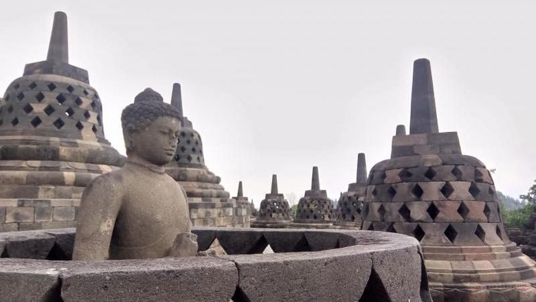 Wisata satu arah dengan candi borobudur