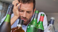 Tak perlu berpanjang lebar, kebiasaan mengonsumsi minuman beralkohol emang terbukti bisa merusak hati dan telah dikukuhkan dengan berbagai penelitian. Foto: Ilustrasi/Thinkstock