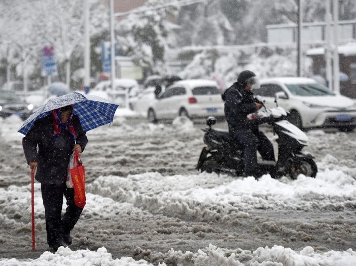 Diguyur Salju Tebal, 3 Bandara China Ditutup Sementara