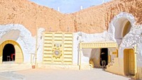 Hotel Sidi Driss di Matmata, Tunisia, dulunya rumah dalam gua buatan Suku Berber. Nah, bangunan unik ini pernah dipakai syuting film Star Wars, menjadi setting rumah masa kecil tokoh Luke Skywalker di Planet Tatooine (TripAdvisor)