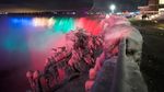 Cantiknya! Air Terjun Niagara Membeku, Ini Penampakannya