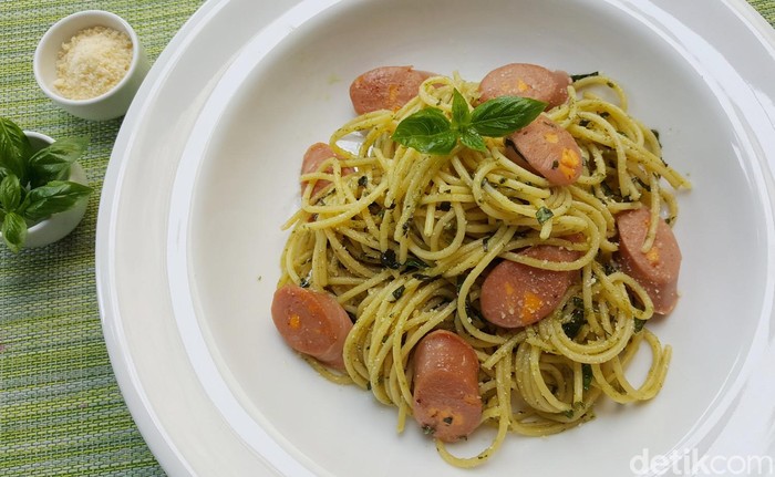 Resep Pasta: Pesto Spaghetti with Fiesta Cheese Sausage